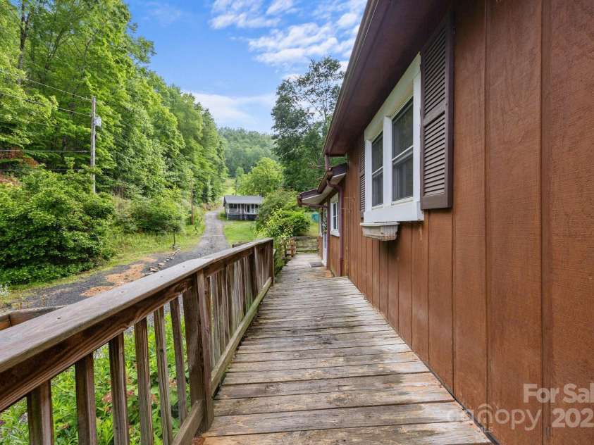 160 Colehearth Hollow Road, Bakersville, NC 28705.  MLS# CAR4261201, YatesRealty ID 22258. 