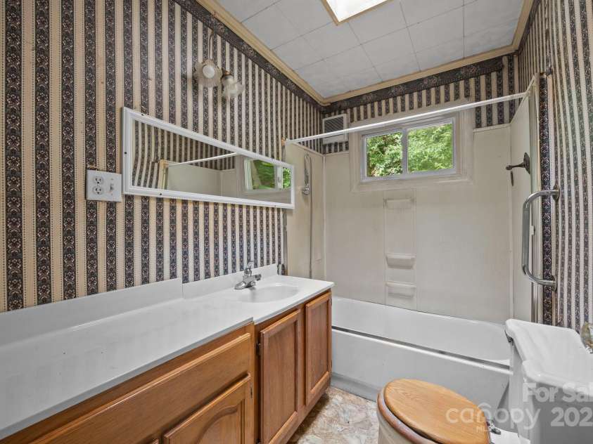 160 Colehearth Hollow Road, Bakersville, NC 28705.  MLS# CAR4261201, YatesRealty ID 22258. 