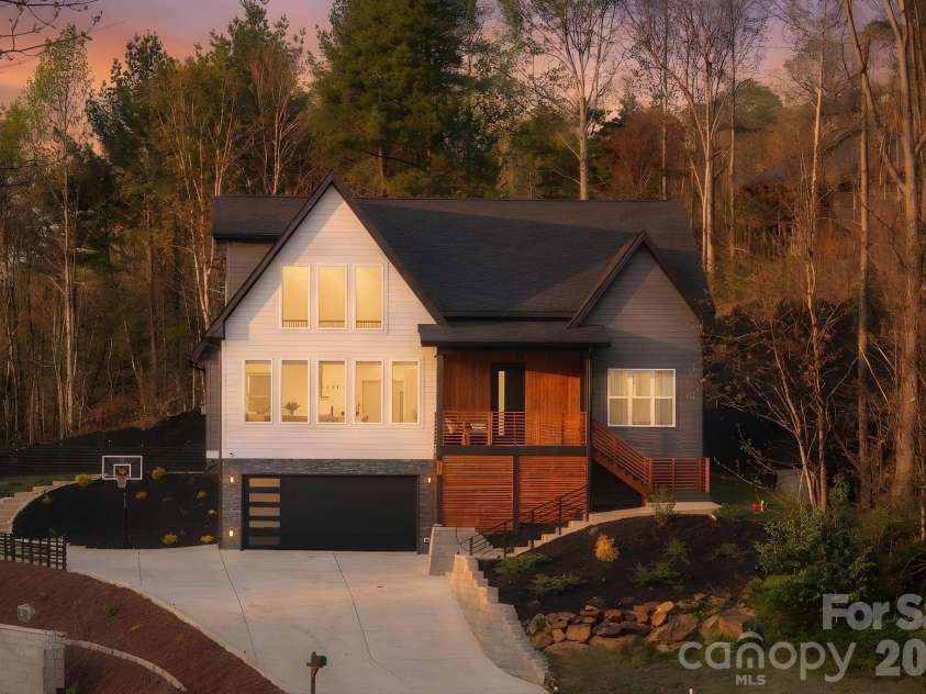50 Carden Drive, Weaverville, NC 28787.  MLS# CAR4368414, YatesRealty ID 22258. 