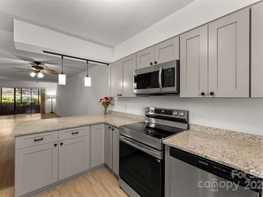 630 Britton Creek Drive, Hendersonville, NC 28791.  MLS# CAR4241236, YatesRealty ID 22259. New Cabinets, granite counter tops, new appliances! 