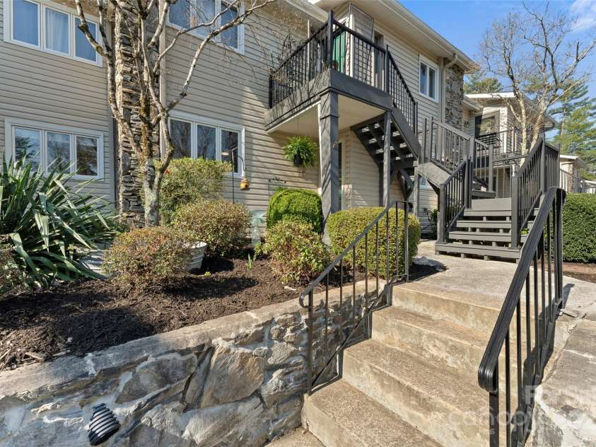 630 Britton Creek Drive, Hendersonville, NC 28791.  MLS# CAR4241236, YatesRealty ID 22259. Steps to front door