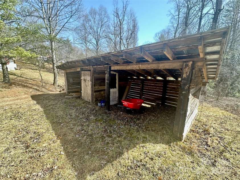 128 Archie Coffey Lane, Collettsville, NC 28611.  MLS# CAR4231796, YatesRealty ID 2226. 