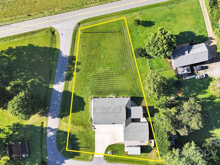 5158 Jenkins Road, Morganton, NC 28655.  MLS# CAR4273419, YatesRealty ID 22261. 