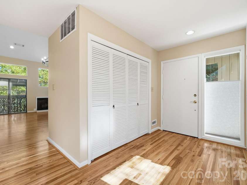 201 Riverview Terrace, Lake Wylie, SC 29710.  MLS# CAR4316680, YatesRealty ID 22265. Gleaming Hardwoods