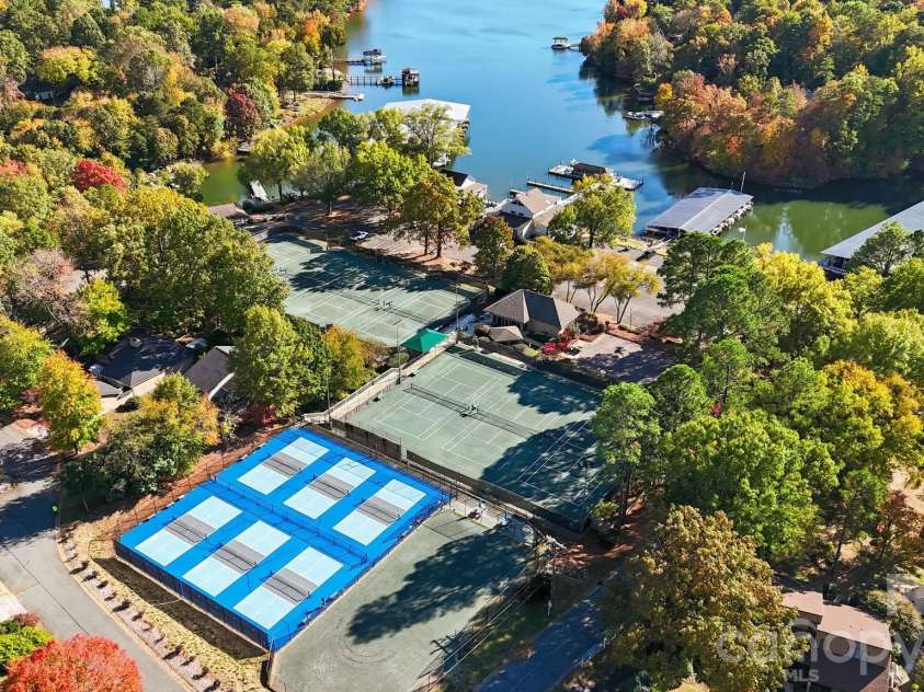 201 Riverview Terrace, Lake Wylie, SC 29710.  MLS# CAR4316680, YatesRealty ID 22265. Marina and pickleball courts
