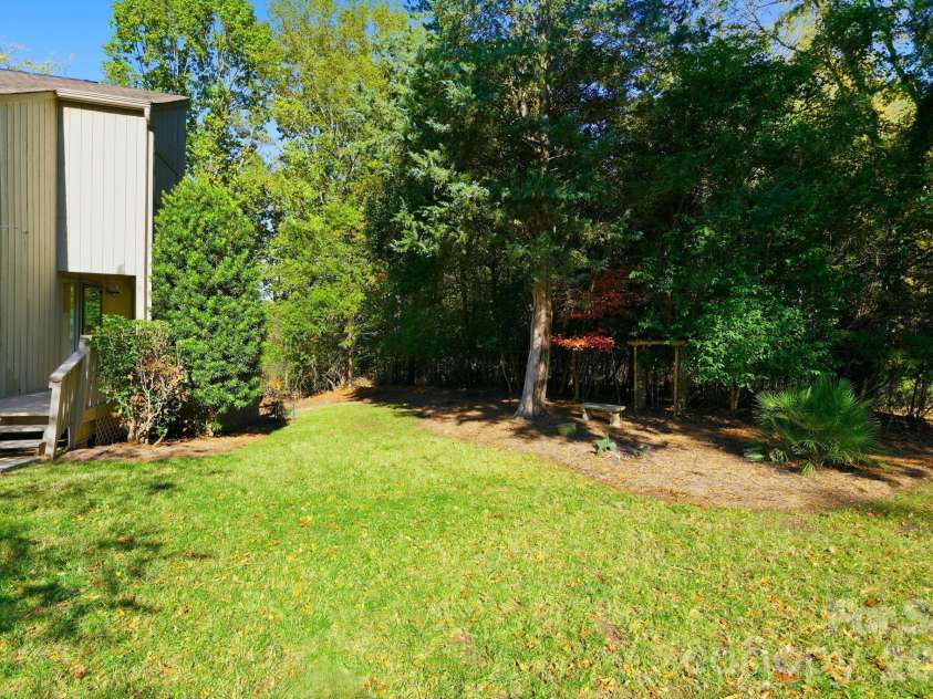 201 Riverview Terrace, Lake Wylie, SC 29710.  MLS# CAR4316680, YatesRealty ID 22265. Park-like setting