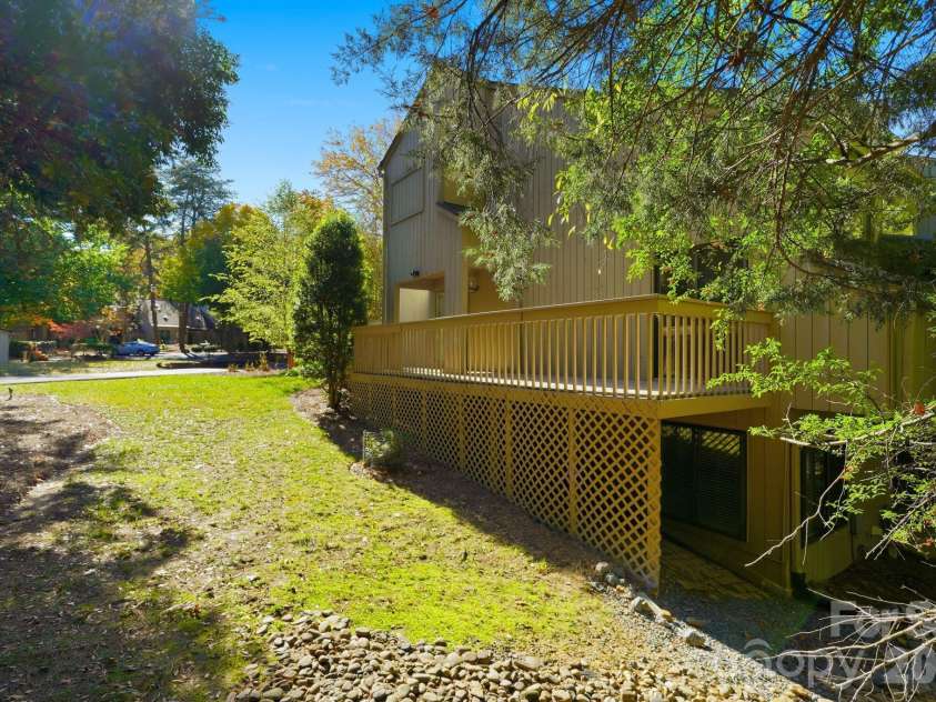 201 Riverview Terrace, Lake Wylie, SC 29710.  MLS# CAR4316680, YatesRealty ID 22265. Private Zen Space