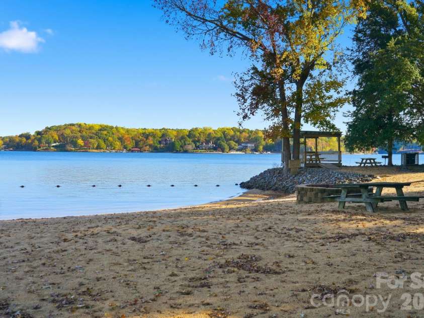 201 Riverview Terrace, Lake Wylie, SC 29710.  MLS# CAR4316680, YatesRealty ID 22265. Southpoint Park for residents