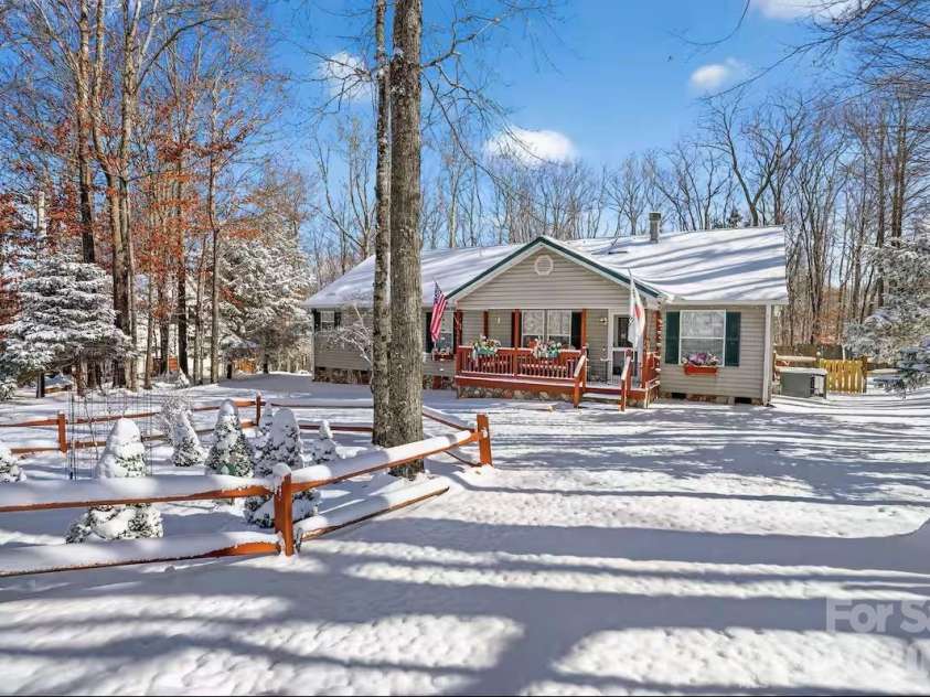 701 Charter Hills Road, Beech Mountain, NC 28604.  MLS# CAR4375114, YatesRealty ID 22265. 