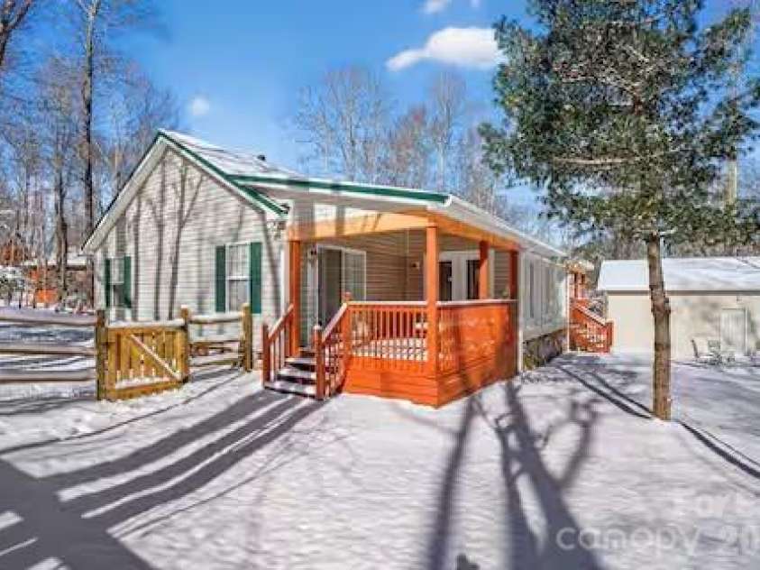 701 Charter Hills Road, Beech Mountain, NC 28604.  MLS# CAR4375114, YatesRealty ID 22265. 