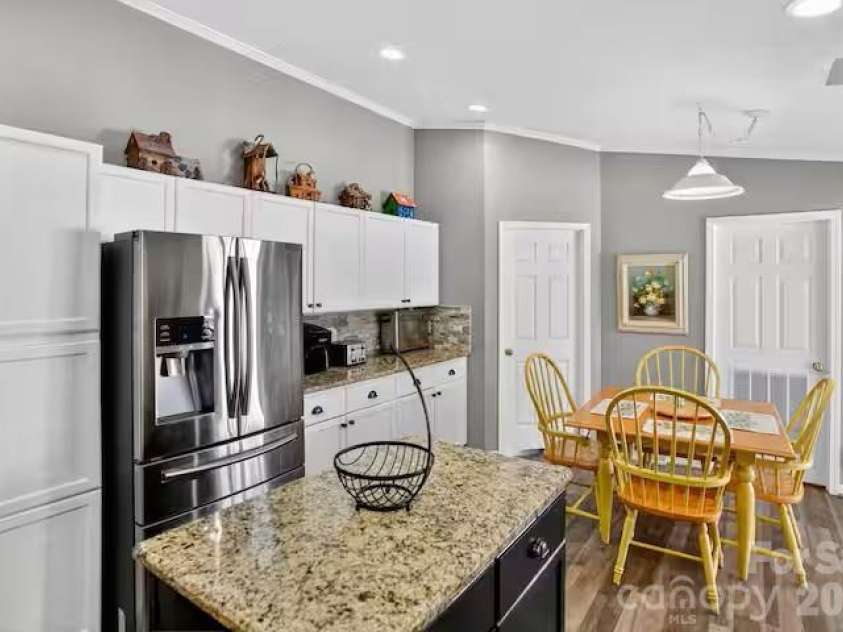 701 Charter Hills Road, Beech Mountain, NC 28604.  MLS# CAR4375114, YatesRealty ID 22265. 
