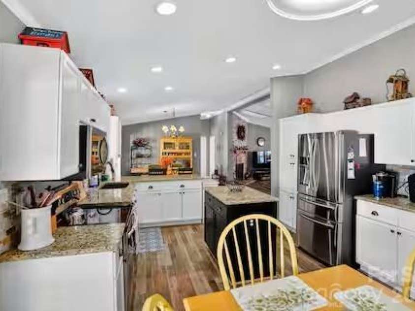 701 Charter Hills Road, Beech Mountain, NC 28604.  MLS# CAR4375114, YatesRealty ID 22265. 
