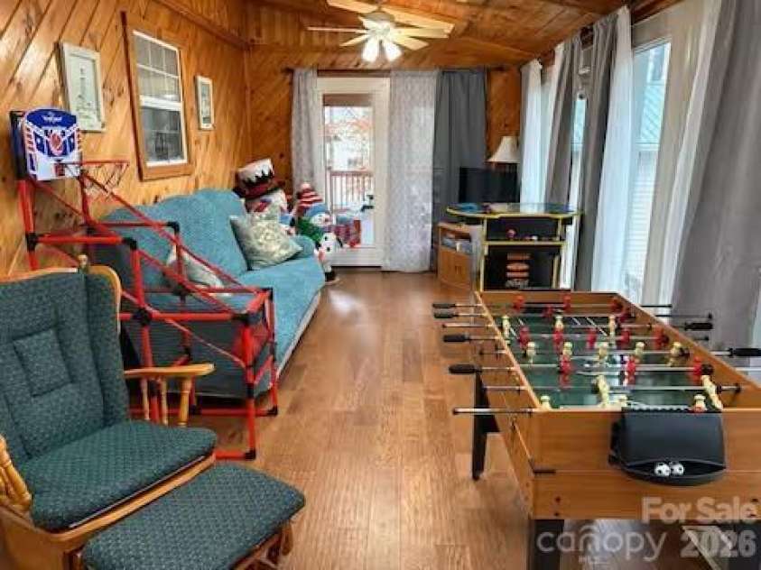 701 Charter Hills Road, Beech Mountain, NC 28604.  MLS# CAR4375114, YatesRealty ID 22265. 