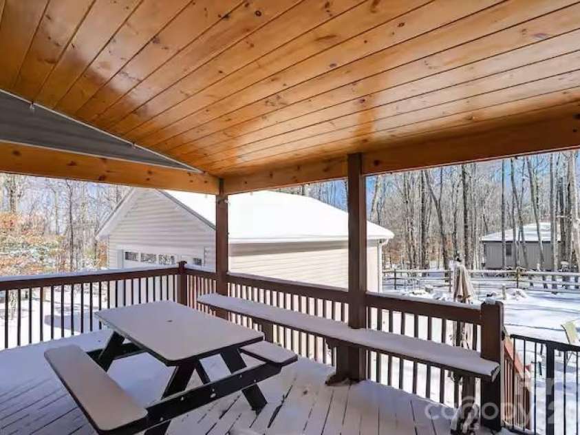 701 Charter Hills Road, Beech Mountain, NC 28604.  MLS# CAR4375114, YatesRealty ID 22265. 