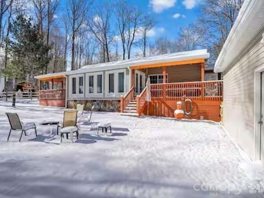 701 Charter Hills Road, Beech Mountain, NC 28604.  MLS# CAR4375114, YatesRealty ID 22265. 