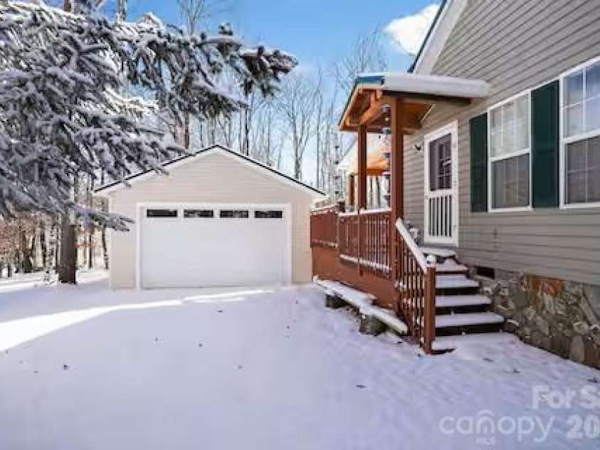 701 Charter Hills Road, Beech Mountain, NC 28604.  MLS# CAR4375114, YatesRealty ID 22265. 