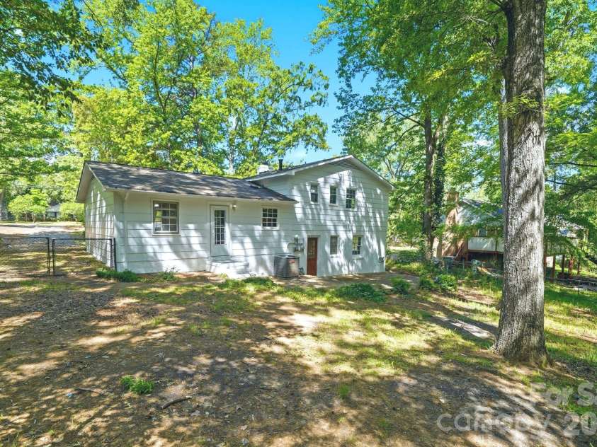 1412 Rama Road, Charlotte, NC 28211.  MLS# CAR4374622, YatesRealty ID 22266. 