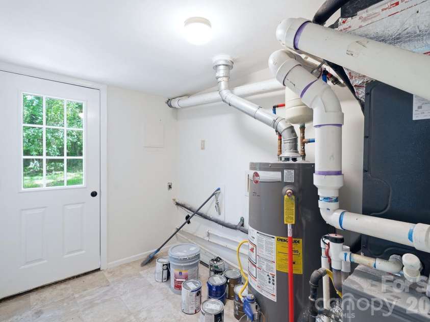 1412 Rama Road, Charlotte, NC 28211.  MLS# CAR4374622, YatesRealty ID 22266. Laudry