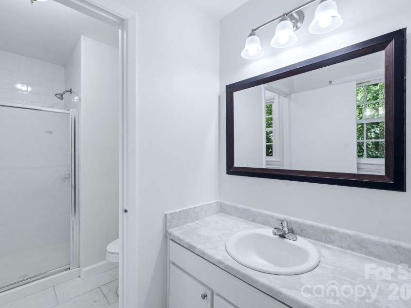 1412 Rama Road, Charlotte, NC 28211.  MLS# CAR4374622, YatesRealty ID 22266. Primary bath