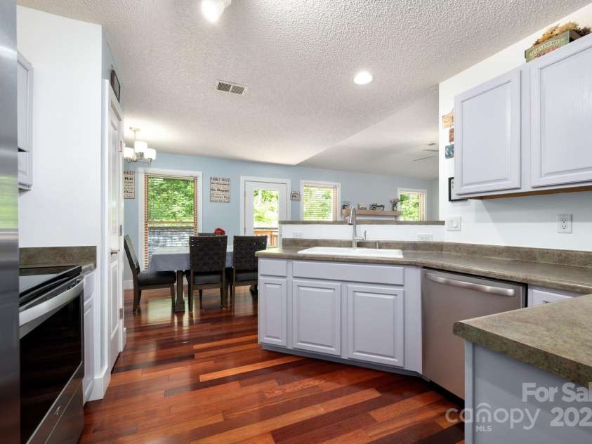 178 Susanna Cove Road, Mars Hill, NC 28754.  MLS# CAR4267675, YatesRealty ID 22266. New Dishwasher