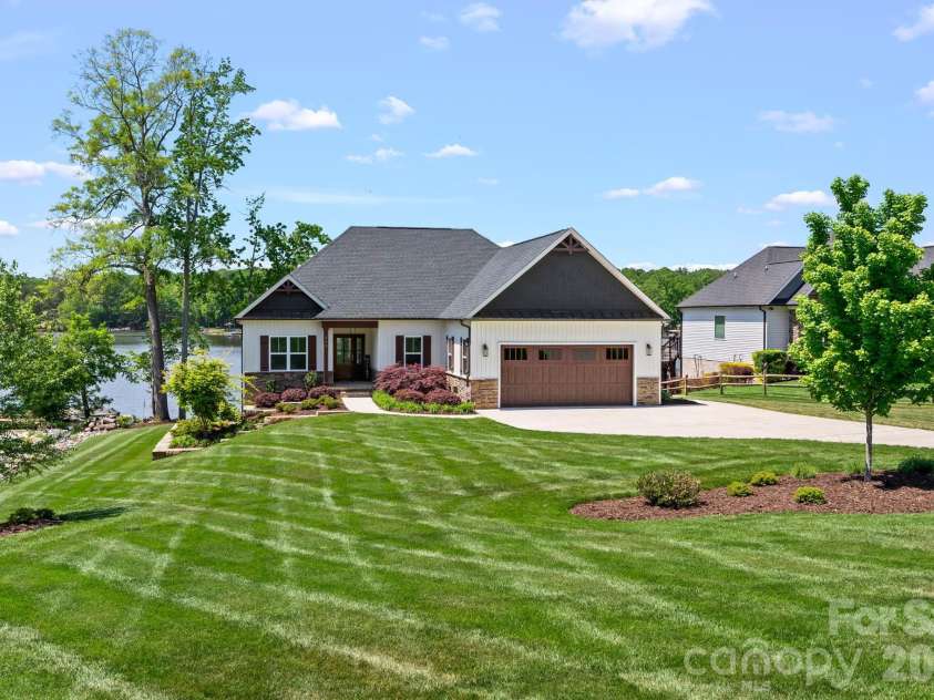 383 Rolling Road, Lexington, NC 27292.  MLS# CAR4375158, YatesRealty ID 22267. 