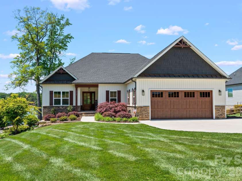 383 Rolling Road, Lexington, NC 27292.  MLS# CAR4375158, YatesRealty ID 22267. 