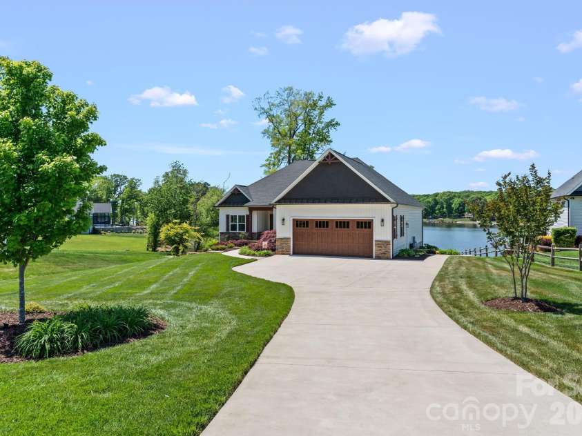 383 Rolling Road, Lexington, NC 27292.  MLS# CAR4375158, YatesRealty ID 22267. 