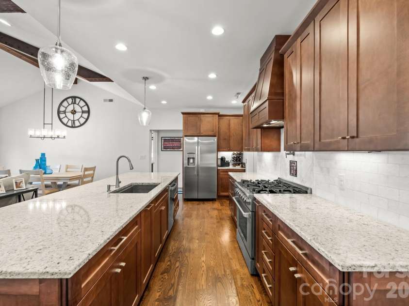 383 Rolling Road, Lexington, NC 27292.  MLS# CAR4375158, YatesRealty ID 22267. 
