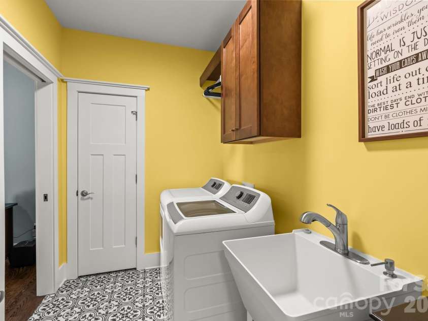 383 Rolling Road, Lexington, NC 27292.  MLS# CAR4375158, YatesRealty ID 22267. 