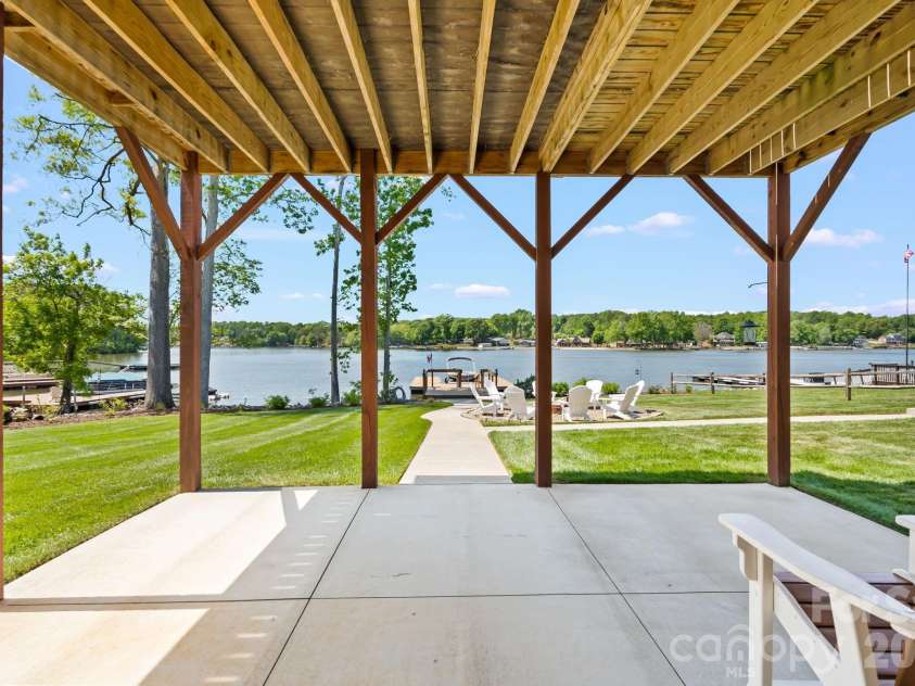 383 Rolling Road, Lexington, NC 27292.  MLS# CAR4375158, YatesRealty ID 22267. 
