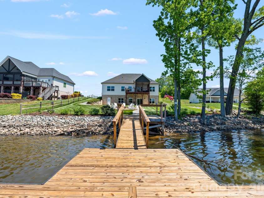 383 Rolling Road, Lexington, NC 27292.  MLS# CAR4375158, YatesRealty ID 22267. 