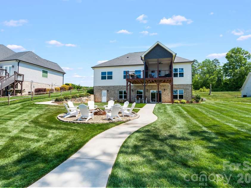 383 Rolling Road, Lexington, NC 27292.  MLS# CAR4375158, YatesRealty ID 22267. 