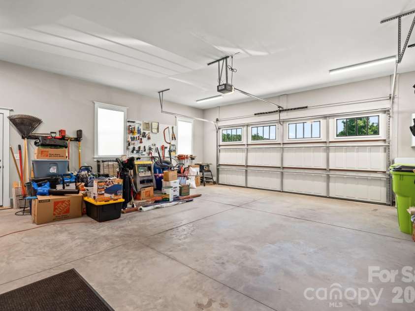 383 Rolling Road, Lexington, NC 27292.  MLS# CAR4375158, YatesRealty ID 22267. 