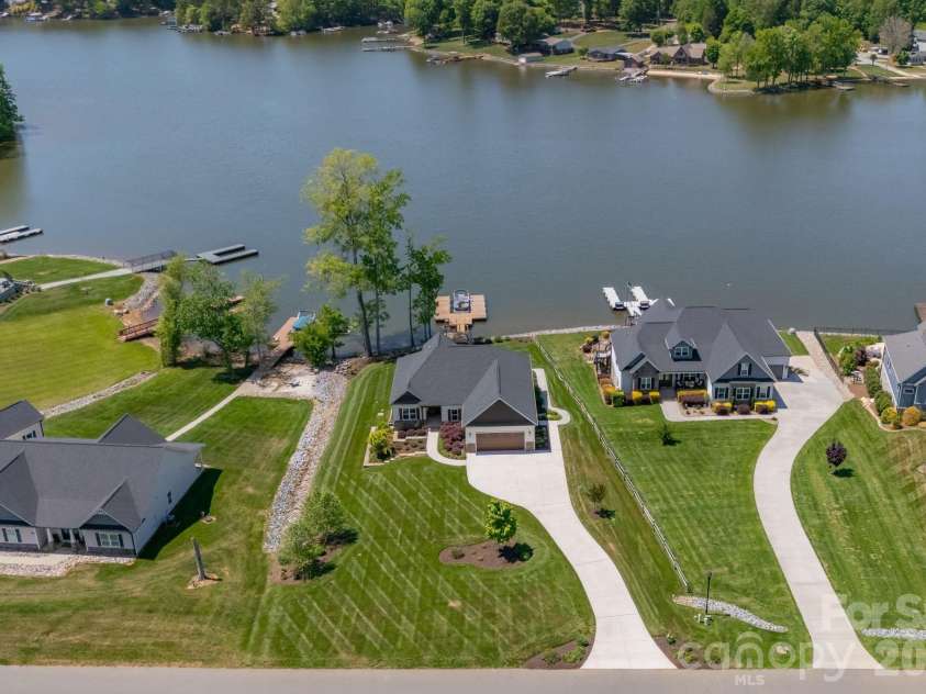 383 Rolling Road, Lexington, NC 27292.  MLS# CAR4375158, YatesRealty ID 22267. 