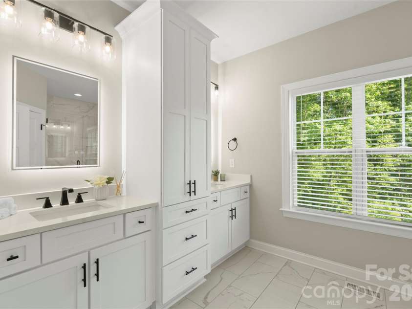 1607 Freemont Drive, Alexis, NC 28006.  MLS# CAR4368958, YatesRealty ID 22268. 