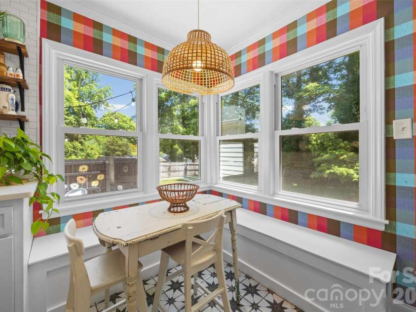 632 Sedgewood Drive, Rock Hill, SC 29732.  MLS# CAR4376198, YatesRealty ID 22269. A sunny breakfast area.