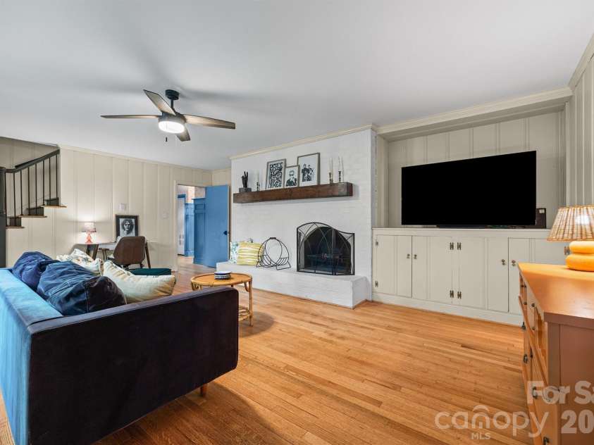 632 Sedgewood Drive, Rock Hill, SC 29732.  MLS# CAR4376198, YatesRealty ID 22269. Great built-ins.