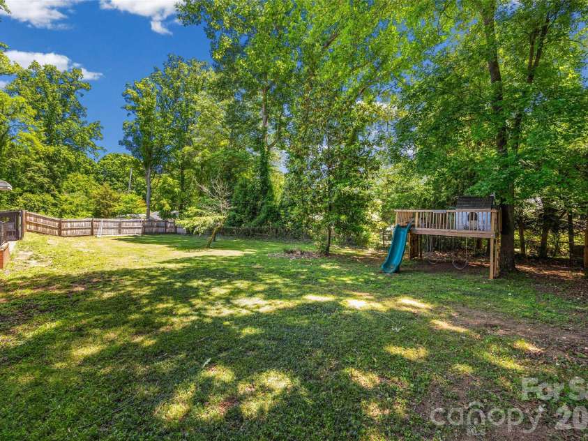 632 Sedgewood Drive, Rock Hill, SC 29732.  MLS# CAR4376198, YatesRealty ID 22269. Spacious, level back yard.
