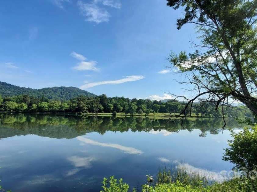8 Midland Drive, Asheville, NC 28804.  MLS# CAR4254224, YatesRealty ID 22269. 