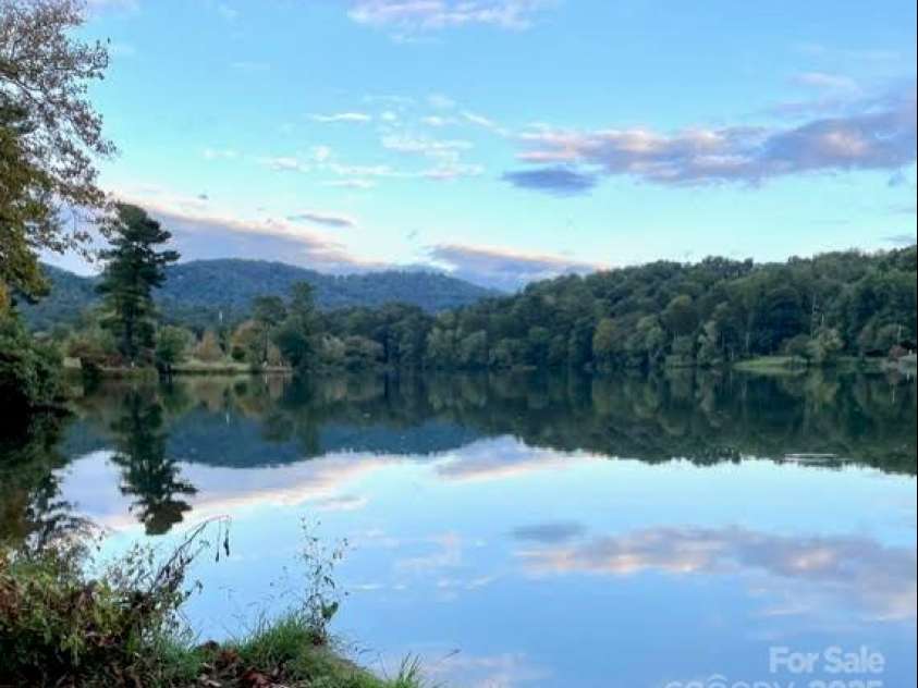 8 Midland Drive, Asheville, NC 28804.  MLS# CAR4254224, YatesRealty ID 22269. Historic Beaver Lake