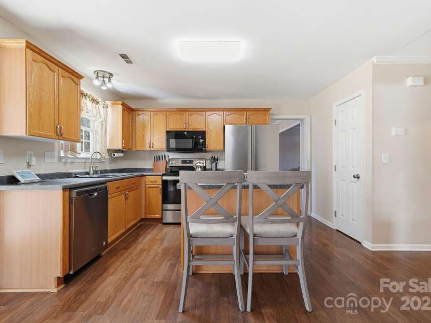 110 Nahcotta Drive, Mooresville, NC 28115.  MLS# CAR4318357, YatesRealty ID 2227. 