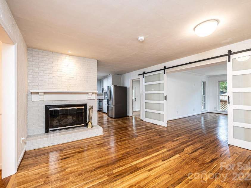1036 11th Street Circle Drive, Hickory, NC 28601.  MLS# CAR4273240, YatesRealty ID 22270. 