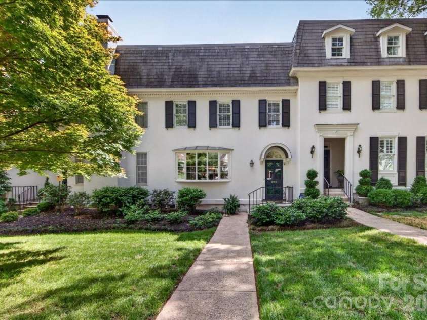 202 Perrin Place, Charlotte, NC 28207.  MLS# CAR4372798, YatesRealty ID 22270. 