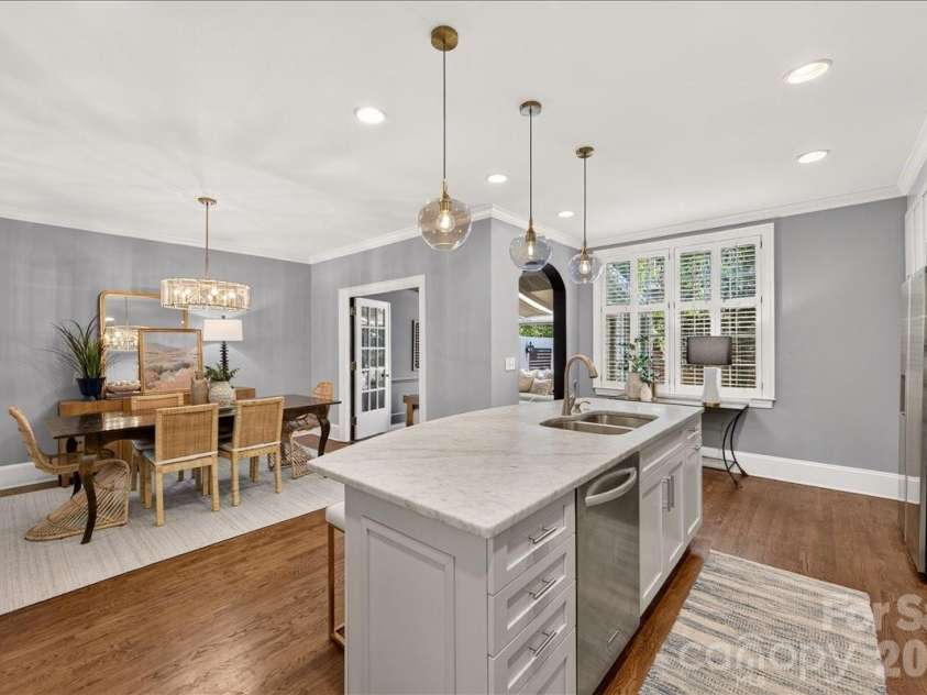 202 Perrin Place, Charlotte, NC 28207.  MLS# CAR4372798, YatesRealty ID 22270. 