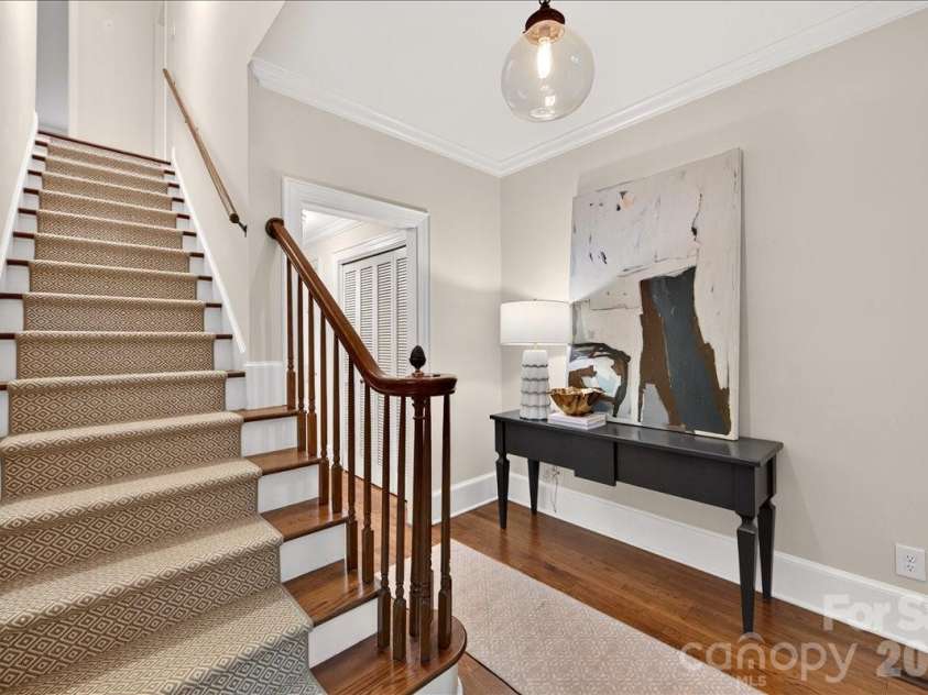 202 Perrin Place, Charlotte, NC 28207.  MLS# CAR4372798, YatesRealty ID 22270. 
