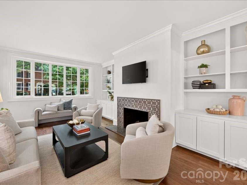 202 Perrin Place, Charlotte, NC 28207.  MLS# CAR4372798, YatesRealty ID 22270. 