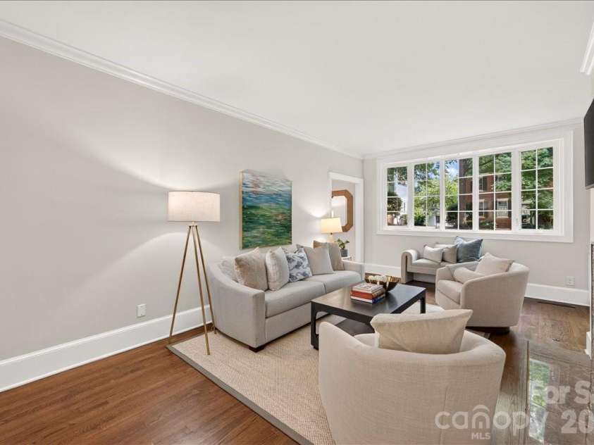202 Perrin Place, Charlotte, NC 28207.  MLS# CAR4372798, YatesRealty ID 22270. 