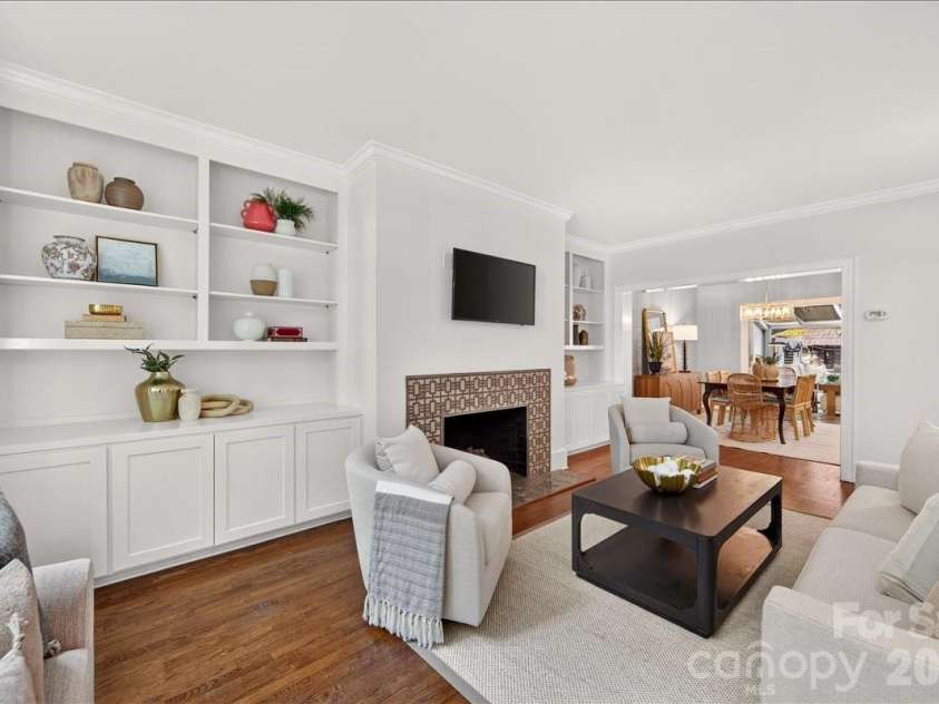 202 Perrin Place, Charlotte, NC 28207.  MLS# CAR4372798, YatesRealty ID 22270. 