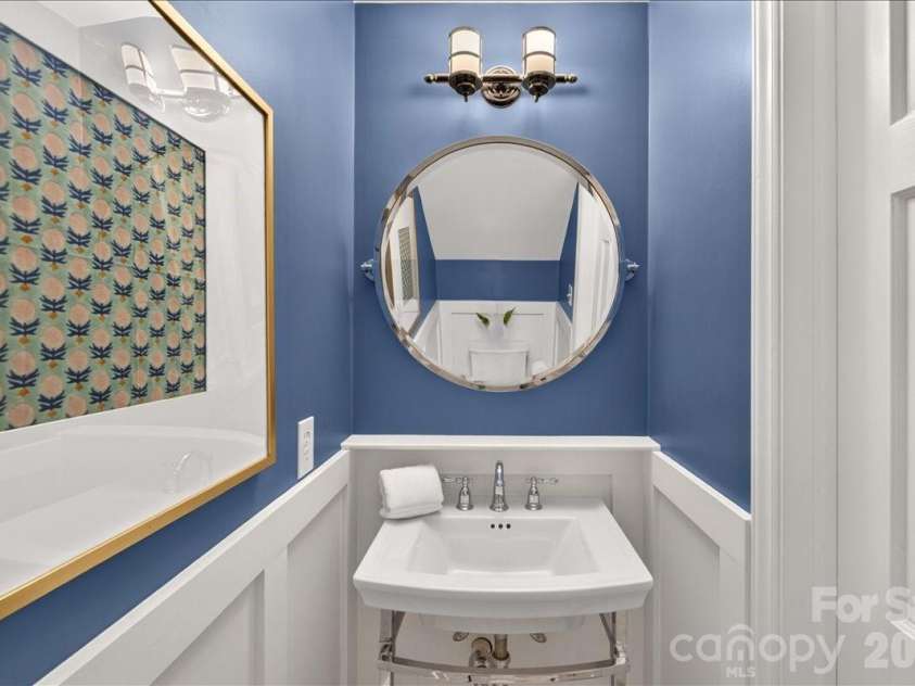202 Perrin Place, Charlotte, NC 28207.  MLS# CAR4372798, YatesRealty ID 22270. Powder Room