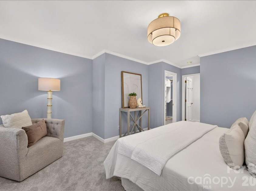 202 Perrin Place, Charlotte, NC 28207.  MLS# CAR4372798, YatesRealty ID 22270. Primary Bedroom